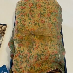 NWT/ NIQUEA.D SILK SCARF 💐